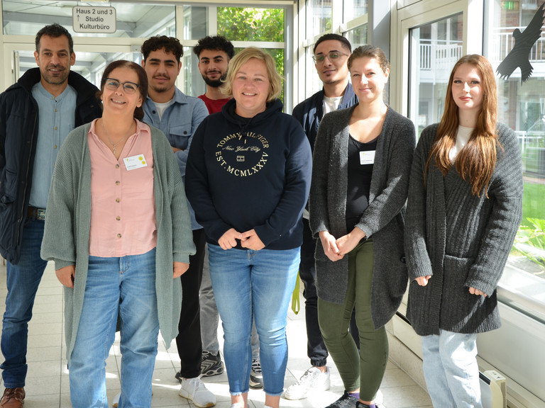 Teamfoto der neuen Auszubildenden im ambulanten Dienst, Residenz am Wiesenkamp in Hamburg-Volksdorf