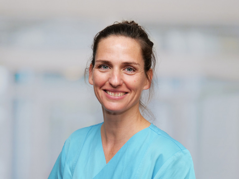 Portraitfoto Dr. Annette Hennigs, Leitende Ärztin Infektiologie im Albertinen Krankenhaus in Hamburg Portraitfoto Dr. Annette Hennigs, Leitende Ärztin Infektiologie im Albertinen Krankenhaus in Hamburg