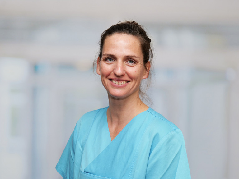 Portraitfoto Dr. Annette Hennigs, Leitende Ärztin Infektiologie im Albertinen Krankenhaus in Hamburg Portraitfoto Dr. Annette Hennigs, Leitende Ärztin Infektiologie im Albertinen Krankenhaus in Hamburg