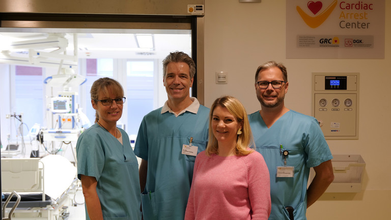 Daniela Plantholz, Leitende Oberärztin in der Klinik für Innere Medizin - Kardiologie, Dr. Hanns Bredereke-Wiedling, Chefarzt der Zentralen Notaufnahme, Caterina Mambou, Leiterin des Qualitätsmanagements und Prof. Dr. Matthias Grünewald Daniela Plantholz, Leitende Oberärztin in der Klinik für Innere Medizin - Kardiologie, Dr. Hanns Bredereke-Wiedling, Chefarzt der Zentralen Notaufnahme, Caterina Mambou, Leiterin des Qualitätsmanagements und Prof. Dr. Matthias Grünewald