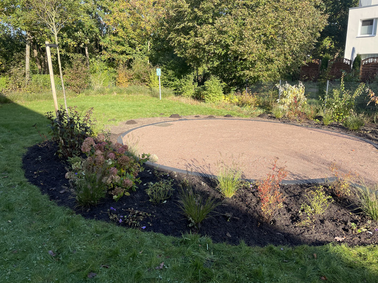 Blick auf das Gartenprojekt Oase des Albertinen Hospiz Norderstedt