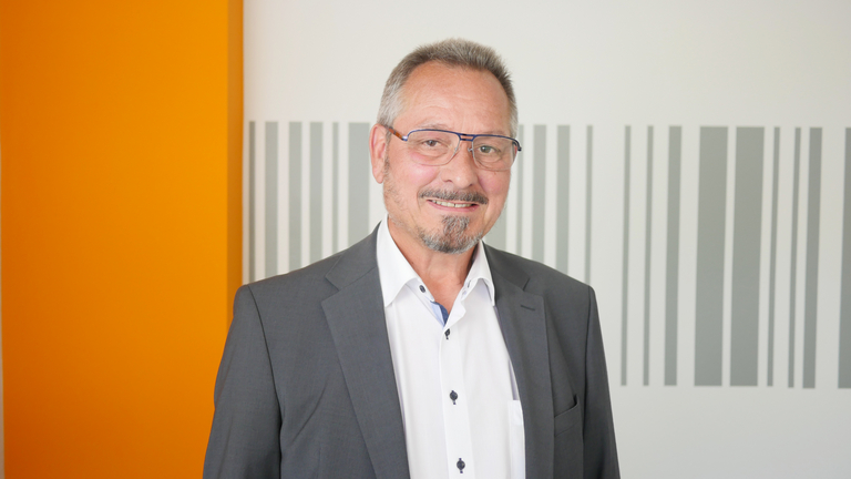 Portraitfoto Hans-Jörg Jakob, Geschäftsführer der Hospital LogiServe GmbH, Logistik im Gesundheitswesen, Logistikdienstleistungen Berlin, Brandenburg, Hamburg Portraitfoto Hans-Jörg Jakob, Geschäftsführer der Hospital LogiServe GmbH