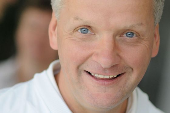 Portrait Lutz Fohgrub, Immanuel Albertinen kocht, Speiseversorgung für Kliniken, Senioreneinrichtungen, Kitas und Pflegeeinrichtungen, Catering und Lieferdienst, Berlin, Brandenburg Portrait Lutz Fohgrub, Immanuel Albertinen kocht, Speiseversorgung für Kliniken, Senioreneinrichtungen, Kitas und Pflegeeinrichtungen, Catering und Lieferdienst, Berlin, Brandenburg