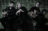 Foto der Band SacreFleur beim Musizieren in einem Konzert