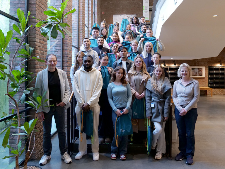 Begrüßung der neuen Pflegeschülerinnen und Pflegeschüler im Kurs BPA10-25 im Albertinen Krankenhaus Begrüßung der neuen Pflegeschülerinnen und Pflegeschüler im Kurs BPA10-25 im Albertinen Krankenhaus