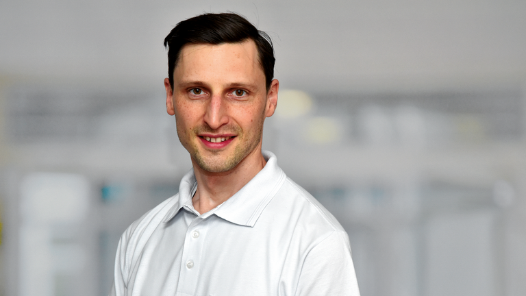 Priv.-Doz. Dr. Benjamin Schäffer, Ärztlicher Leiter des Schwerpunktes Elektro¬physiologie, Klinik für Kardiologie im Albertinen Herz- und Gefäßzentrum, Hamburg Priv.-Doz. Dr. Benjamin Schäffer, Ärztlicher Leiter des Schwerpunktes Elektro¬physiologie, Klinik für Kardiologie im Albertinen Herz- und Gefäßzentrum, Hamburg