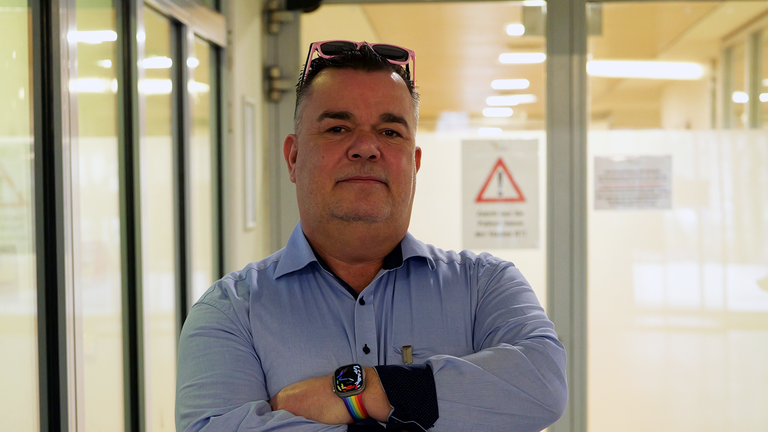 Sven Christiansen, Pflegedienstleiter in der Klinik für Psychiatrie und Psychotherapie, Podcast Hamburger Klinikhelden, Abendblatt, Pflege in der Psychiatrie, Albertinen Krankenhaus, Hamburg-Schnelsen Foto von Sven Christiansen, Pflegedienstleiter in der Klinik für Psychiatrie und Psychotherapie im Albertinen Krankenhaus in Hamburg-Schnelsen