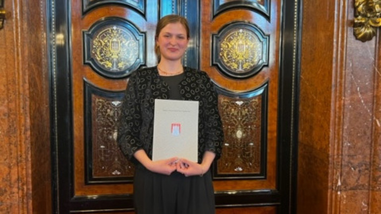 Lili Mallée mit Auszeichnung beim Empfang im Hamburger Rathaus, Albertinen Krankenhaus, Hamburg-Schnelsen Lili Mallée mit Auszeichnung beim Empfang im Hamburger Rathaus, Albertinen Krankenhaus, Hamburg-Schnelsen
