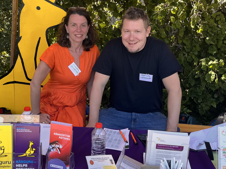 Immanuel Stadtteilzentrum Borsigwalde - Nachricht - Claudia Schneider und Marius Hörning am Stand