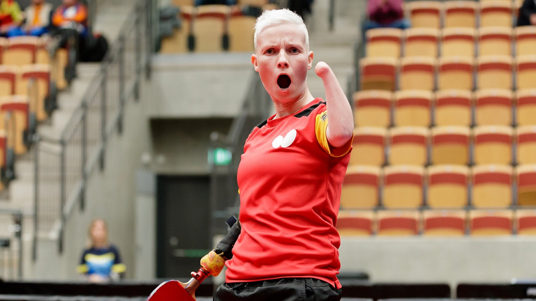 Para-Tischtennis-Athletin Stephanie Grebe siegt bei einem Tischtennisturnier, Team Deutschland, Paralympische Sommerspiele Paris 2024, Behindertensport, Olympia Paris, Immanuel Albertinen Diakonie, Hamburg, Berlin Para-Tischtennis-Athletin Stephanie Grebe siegt bei einem Tischtennisturnier