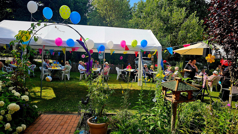 Sommerfest im Sommergarten - Immanuel Seniorenzentrum Kläre Weist Sommerfest im Sommergarten - Immanuel Seniorenzentrum Kläre Weist