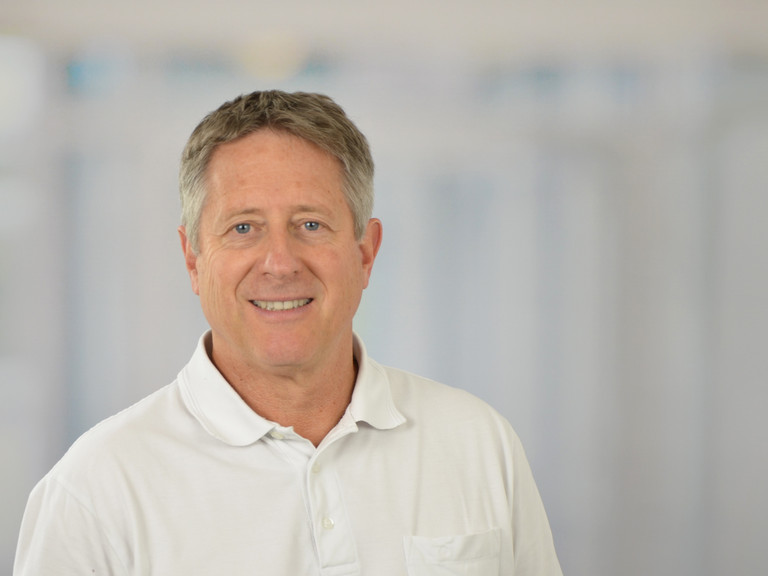 Portraitfoto Dr. Simon Bühler, Chefarzt der Klinik für Gynäkologie und Geburtshilfe, Zertifizierung OnkoZert, Behandlung Brustkrebs Hamburg und Umgebung, Evangelisches Amalie Sieveking Krankenhaus Portraitfoto Dr. Simon Bühler, Chefarzt der Klinik für Gynäkologie und Geburtshilfe im Evangelischen Amalie Sieveking Krankenhaus