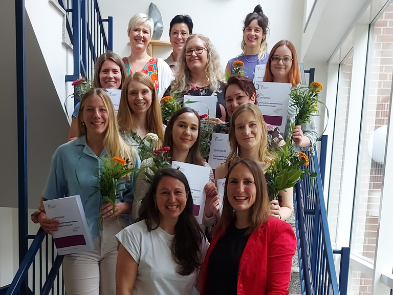  Teilnehmerinnen mit Kursleitung beim Abschluss 11. Kurs DEMERGO in der Albertinen Akademie in Hamburg-Schnelsen