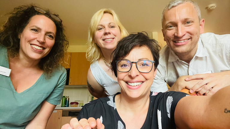 Ein Selfie mit Silvana Schumacher, Maja Matuschek, Katja Krusche und Jakob Eger, Dienstjubiläum M. Matuschek, Hospizarbeit in Berlin, Brandenburg, Hamburg, Schleswig-Holstein, Stationäre Hospize Wannsee, Woltersdorf, Volksdorf, Norderstedt Ein Selfie mit Silvana Schumacher, Maja Matuschek, Katja Krusche und Jakob Eger, Dienstjubiläum M. Matuschek, Hospizarbeit in Berlin, Brandenburg, Hamburg, Schleswig-Holstein, Stationäre Hospize Wannsee, Woltersdorf, Volksdorf, Norderstedt