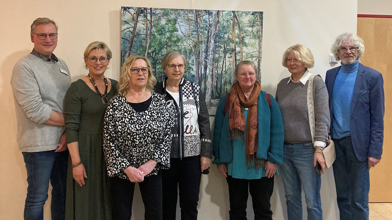 Künstlerinnen, Künstler und Stadtpräsidentin mit Einrichtungsleiter Jens Klindworth bei der Eröffnung der ersten Vernissage im Hospiz, Kunst und Hospiz, Begegnungsort, Stadtpräsidentin Petra Müller-Schönemann, Albertinen Hospiz Norderstedt Künstlerinnen und Künstler mit Einrichtungsleiter Jens Klindworth bei der Eröffnung der ersten Vernissage im Albertinen Hospiz Norderstedt