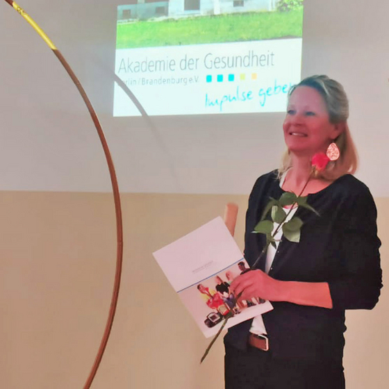 Gesundheits- und Kinderkrankenpflegerin Sandra bei der Exmatrikulation, erfolgreicher Ausbildungsabschluss, Immanuel Klinikum Bernau Herzzentrum Brandenburg