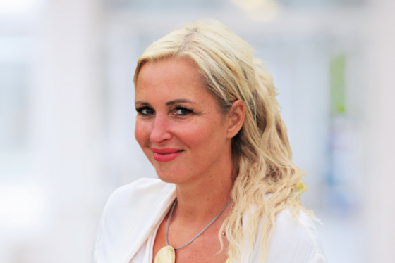 Portrait Franka Voß, stellvertretende Pflegedienstleiterin, Diakonie Hospiz Woltersdorf, Kampagne Weltfrauentag, Gemeinsam stark für Frauen, Initiative Internationaler Frauentag, Immanuel Albertinen Diakonie, Berlin, Hamburg Portrait Franka Voß, stellvertretende Pflegedienstleiterin, Diakonie Hospiz Woltersdorf, Kampagne Weltfrauentag, Gemeinsam stark für Frauen, Initiative Internationaler Frauentag, Immanuel Albertinen Diakonie, Berlin, Hamburg