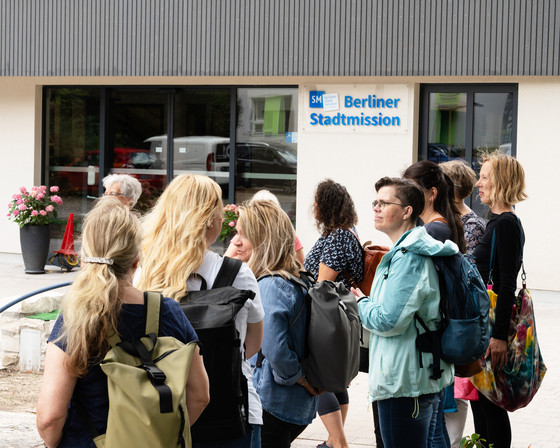Mitarbeitende des Diakonie Hospiz Wannsee vor der Berliner Stadtmission Mitarbeitende des Diakonie Hospiz Wannsee vor der Berliner Stadtmission