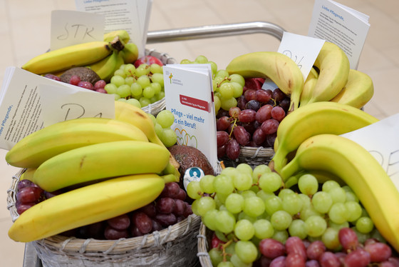 Obstkörbe zum Tag der Pflegenden im Albertinen Krankenhaus