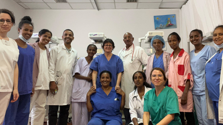 Immanuel Klinikum Bernau Herzzentrum Brandenburg - Nachrichten - Dr. med. Renate Turan bei Hilfsaktion in Eritrea - Gruppenbild Immanuel Klinikum Bernau Herzzentrum Brandenburg - Nachrichten - Dr. med. Renate Turan bei Hilfsaktion in Eritrea - Gruppenbild