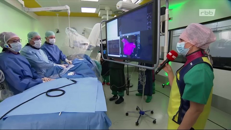 Videoschalte RBB Praxis aus dem Herzkatheterlabor, Pulsed-Field-Ablation, Verfahren gegen Vorhofflimmern Berlin, Brandenburg, Immanuel Klinikum Bernau Herzzentrum Brandenburg Screenshot Videoschalte RBB Praxis aus dem Herzkatheterlabor Immanuel Klinikum Bernau Herzzentrum Brandenburg