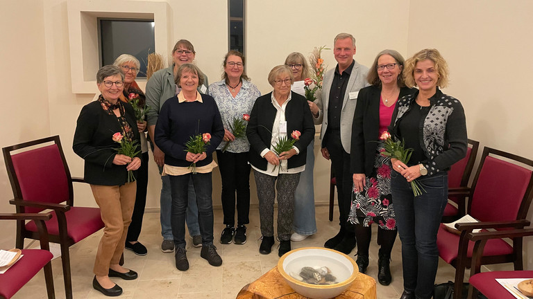 Albertinen Hospiz Norderstedt - Nachricht - Feierlicher Abschluss des Ehrenamtskurses - Gruppenbild Albertinen Hospiz Norderstedt - Nachricht - Feierlicher Abschluss des Ehrenamtskurses - Gruppenbild