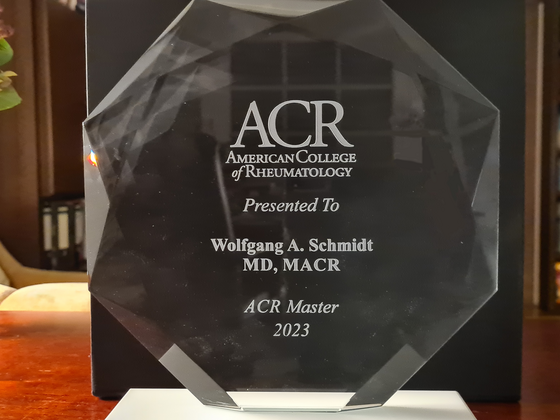 Prof. Dr. Wolfgang Schmidt erhält ACR Masterpokal, Rheumatologie Berlin-Brandenburg, Immanuel Krankenhaus Berlin, Berlin-Buch Bild des ACR-Masterpokals für Prof. Dr. Wolfgang Schmidt vom Immanuel Krankenhaus Berlin