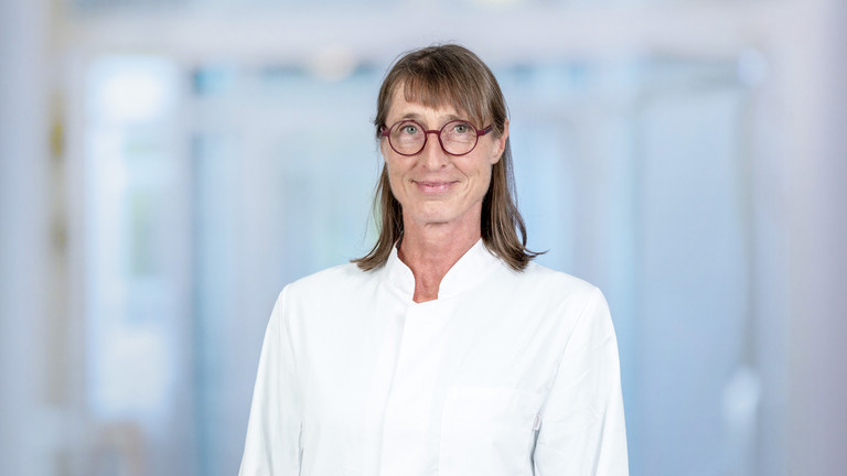Portraitfoto Kerstin Ames, Chefärztin Gynäkologie und Geburtshilfe, Karriere Medizin und Gesundheitswesen, Arztberuf, Deutsches Ärzteblatt, Artzstellen Berlin-Brandenburg, Immanuel Klinikum Bernau Herzzentrum Brandenburg Portraitfoto Kerstin Ames, Chefärztin der Gynäkologie und Geburtshilfe Immanuel Klinikum Bernau Herzzentrum Brandenburg