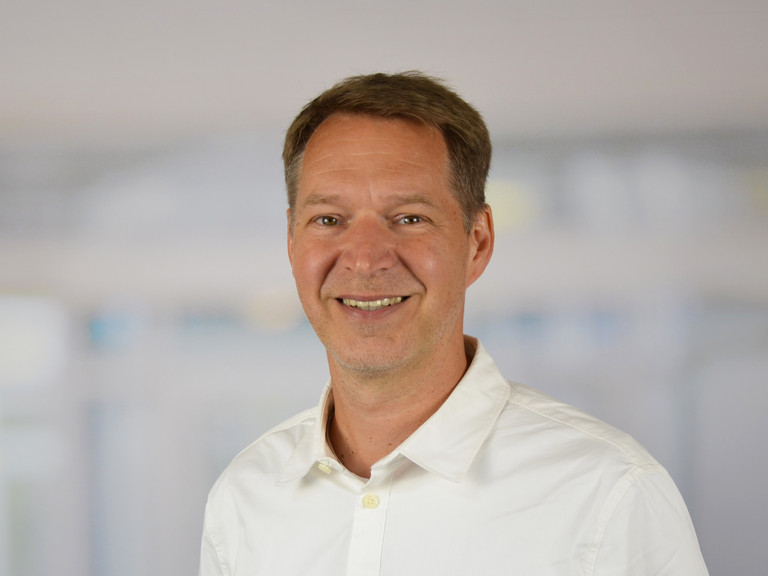 Portraitfoto Martin Groß, Leiter stationäre Pflege in der Residenz am Wiesenkamp in Hamburg-Volksdorf