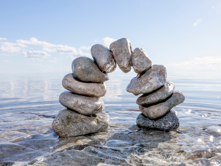 Steinbogen im Wasser, Veranstaltung Albertinen Akademie, Psychodynamische Tage auf Langeoog, Weiterbildung, Fortbildung, Hamburg, Berlin