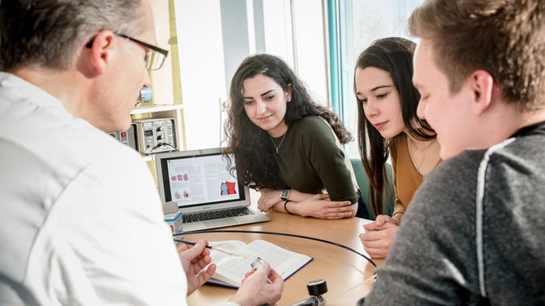 Immanuel Klinikum Bernau Herzzentrum Brandenburg - Immanuel Klinik Rüdersdorf - Medizinische Hochschule Brandenburg Theodor Fontane - Nachrichten - Staatliche Anerkennung der MHB bis 2026 verlängert Immanuel Klinikum Bernau Herzzentrum Brandenburg - Immanuel Klinik Rüdersdorf - Medizinische Hochschule Brandenburg Theodor Fontane - Nachrichten - Staatliche Anerkennung der MHB bis 2026 verlängert