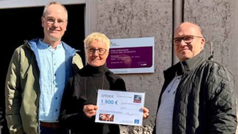 Foto (v.l.): Gerrit Junge, Leiter Kirchenmusik der Neuapostol.Kirche Nord- und Ostdeutschland, Simona Barack, Einrichtungsleiterin der Immanuel Beratung Prenzlauer Berg, Thomas Härm, stv. Leiter IT / Digitalisierung Hauptverwaltung der Neuapostol. Kirche Foto (v.l.): Gerrit Junge, Leiter Kirchenmusik der Neuapostol.Kirche Nord- und Ostdeutschland, Simona Barack, Einrichtungsleiterin der Immanuel Beratung Prenzlauer Berg, Thomas Härm, stv. Leiter IT / Digitalisierung Hauptverwaltung der Neuapostol. Kirche